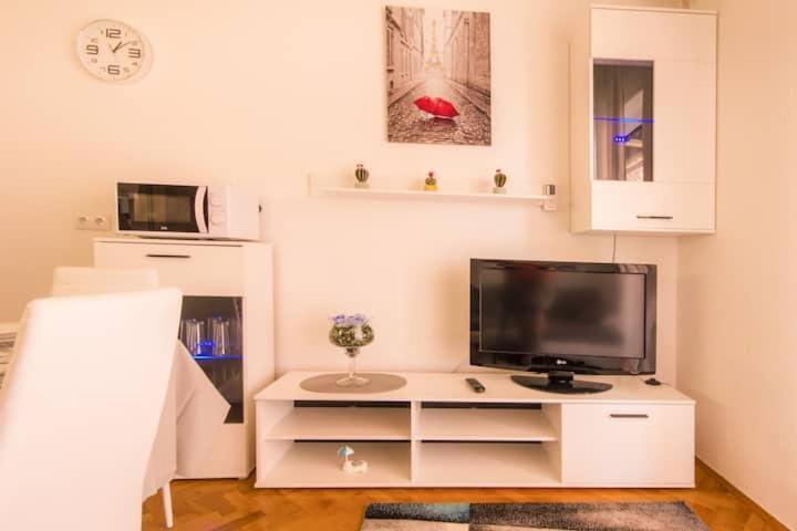 Apartments Mila Klenovica Rum bild